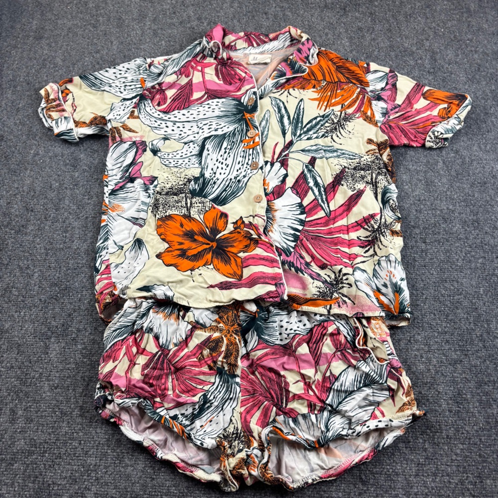 MAAJI Women’s floral Set shorts & button down short sleeved top PJs  size: Large